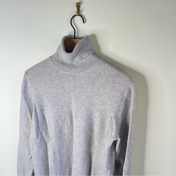 Gray Cashmere Turtleneck Sweater with Relaxed Fit size Large - Picture 2 of 8